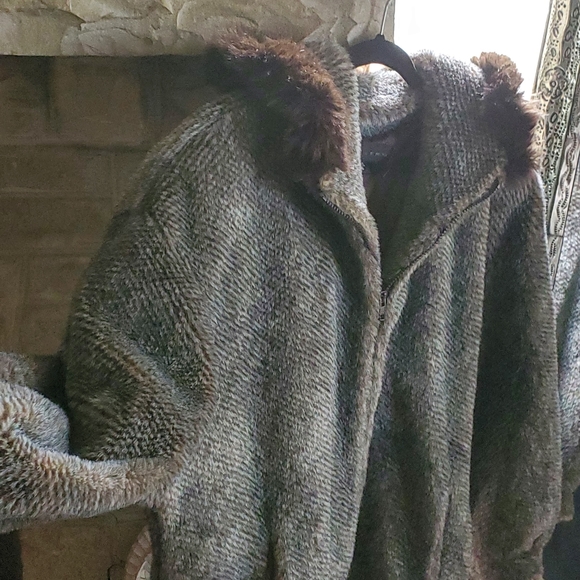 Gallery faux fur snake hooded bomber jacket woman's or unisex small - Picture 7 of 9